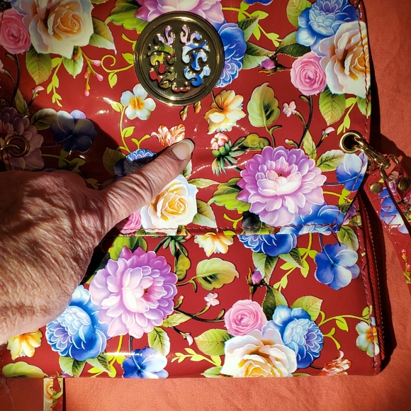 Patent shine man made crssbdy wallet floral bright - Picture 3 of 8